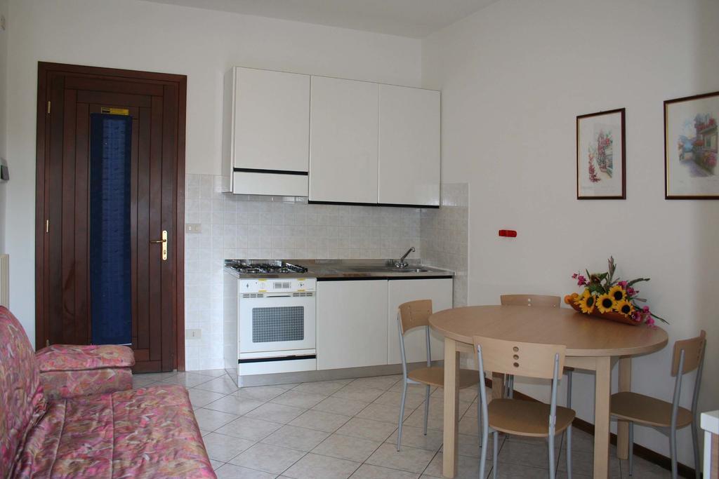 Viviana Apartman Lignano Sabbiadoro Szoba fotó